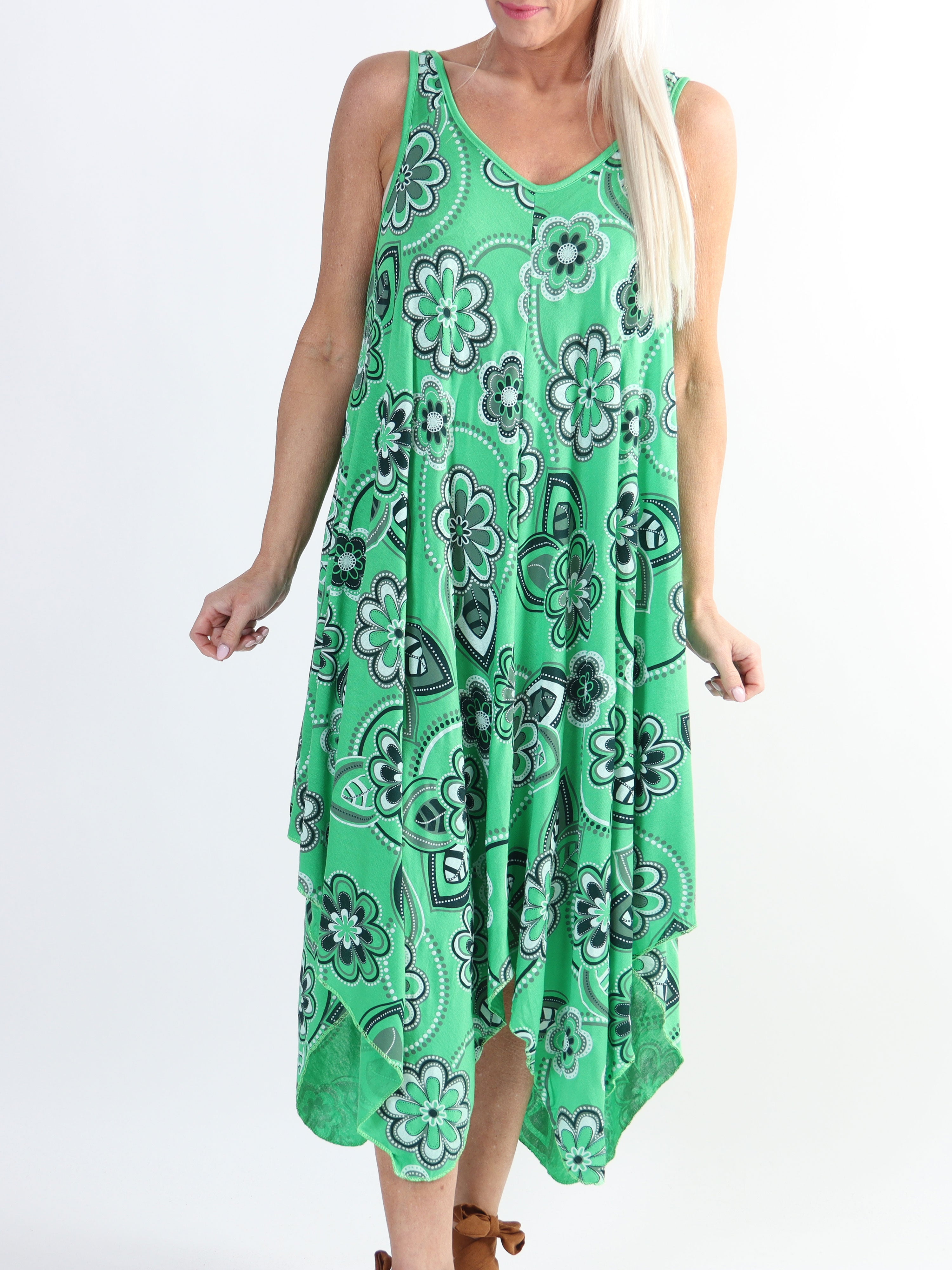 Veronica Flower - Plus size kjole med blomsterprint og brede stropper